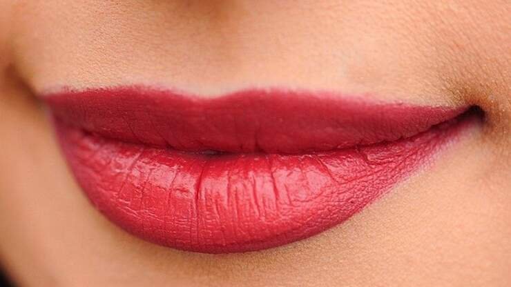 TRENDING: People Are DIYing Their Own Lip Fillers | Z100