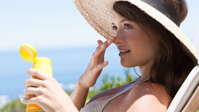 Wearing sunscreen every day is one way to help prevent the effects of skin aging.