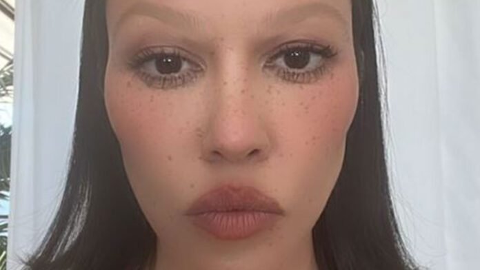 Kourtney Kardashian looks unrecognizable with massive lips & freckles in new pic after star rips plastic surgery rumors