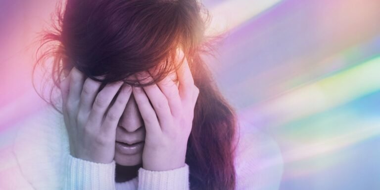 Migraine with Aura: Symptoms, Causes and Treatments