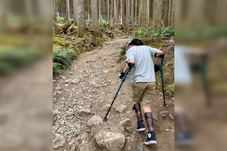 11-year-old kid climbs Grouse Grind despite cerebral palsy