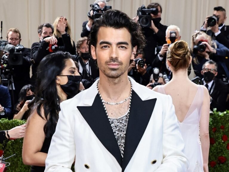 Joe Jonas’ Bizarre Injectable Ad Shows The Hypocrisy In Beauty Industry