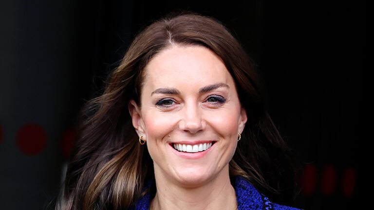 I’m a makeup artist – Kate Middleton & Michelle Obama both use same $50 anti-aging product that leaves skin flawless