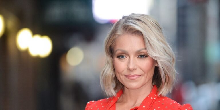 Kelly Ripa’s ‘Brightening’ Cleansing Pads for Glowing Skin at 52