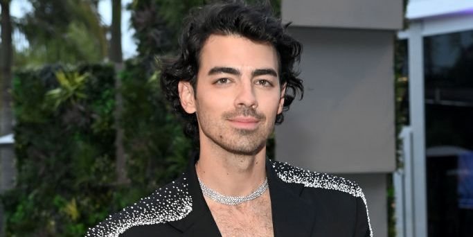 Joe Jonas on Injectables, Eyebrow Waxing, and Skincare for 2023
