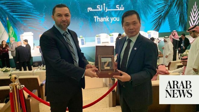 Saudi team wins innovation award with sensor to protect date palms from pests