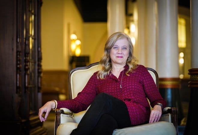 Austin author Wendi Aarons spills the tea on aging at the Driskill